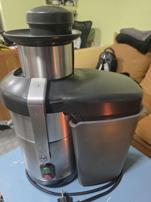 Професионална сокоизстисквачка за твърди плодове и зеленчуци Robot Coupe J 80 Ultra