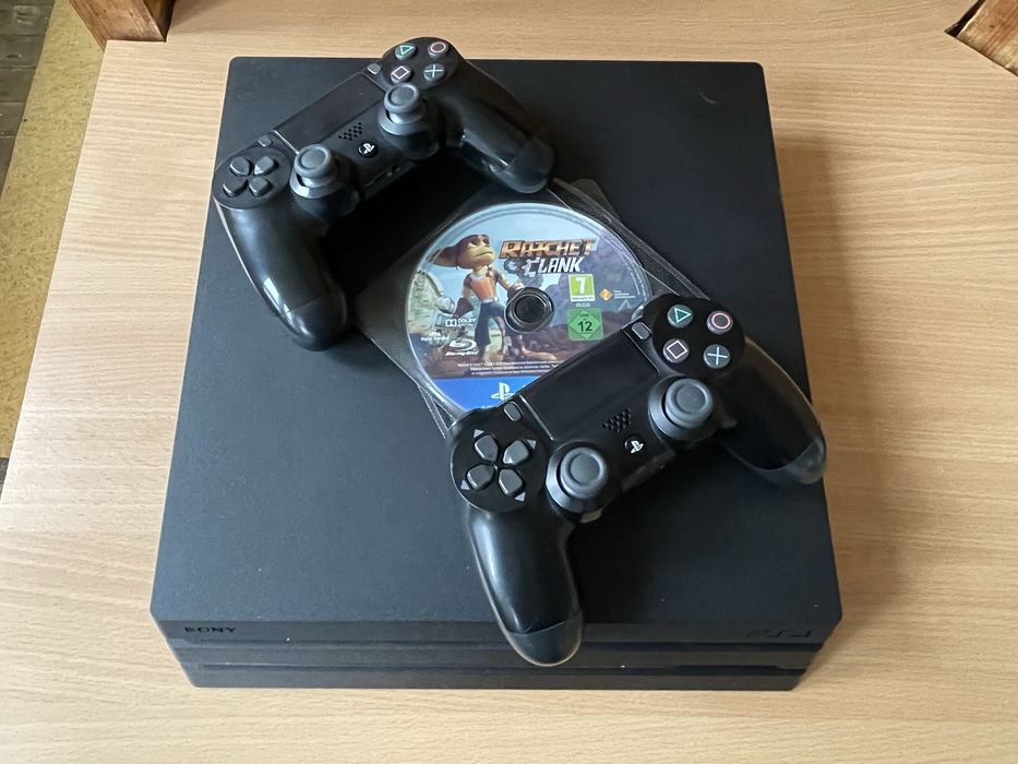PS 4 pro, 1TB, 2 manete, modabil, jocuri cadou