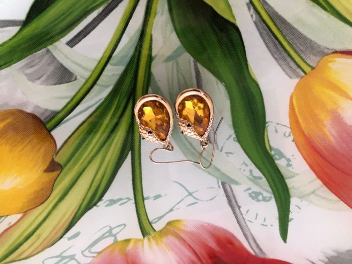 Красиви обеци със змия