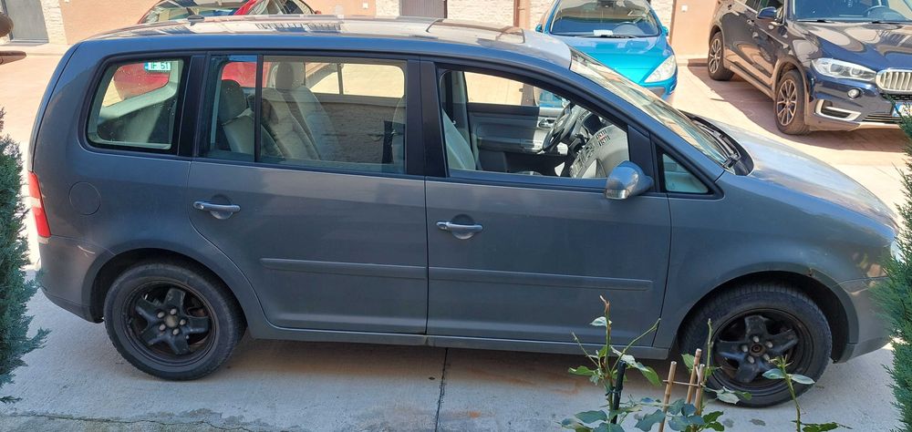 VOLKSWAGEN Touran 2006