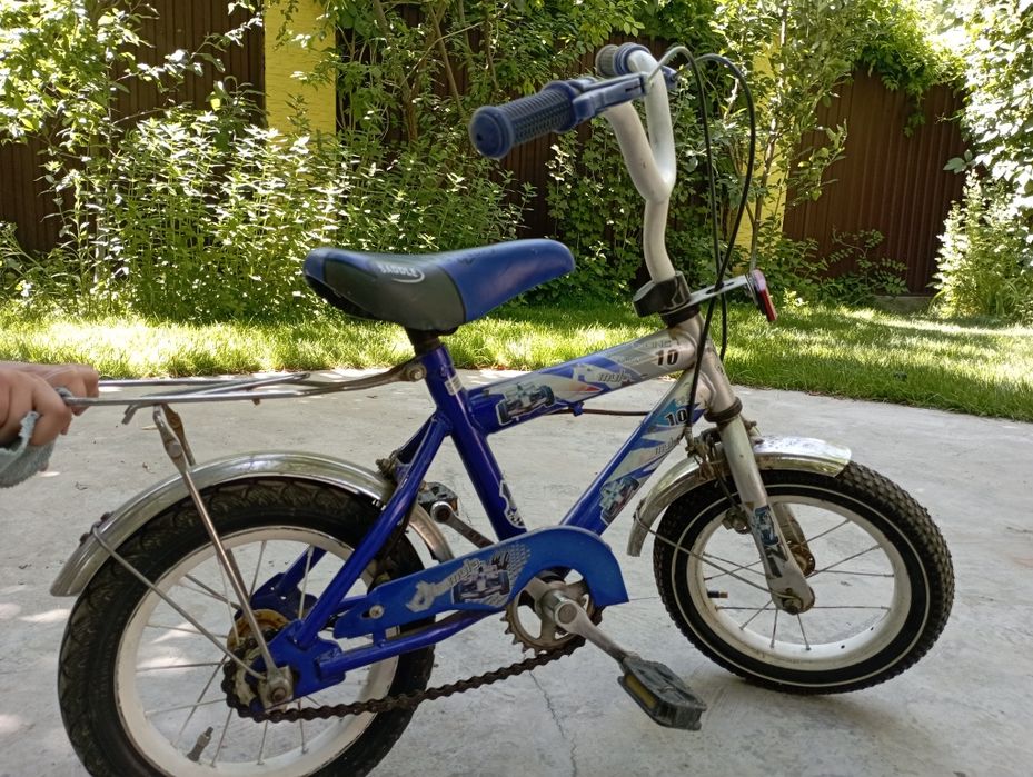 Велик Formula, поломок нету. От 3 до 4 лет