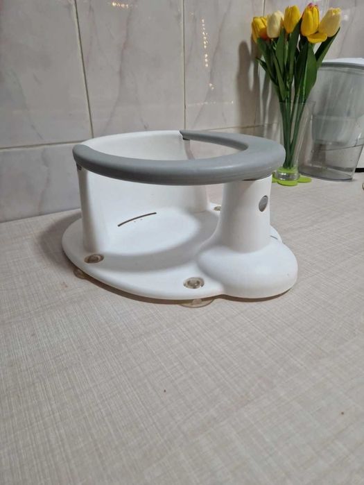 Scaun de bebelusi pentru baie