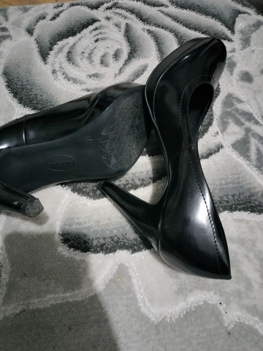 Дамски обувки с висок ток