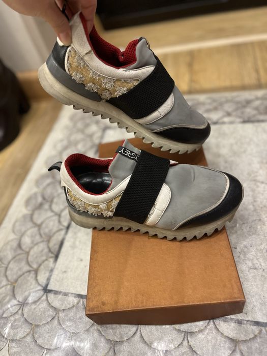 Отдам вещи на девушку+кроссовки