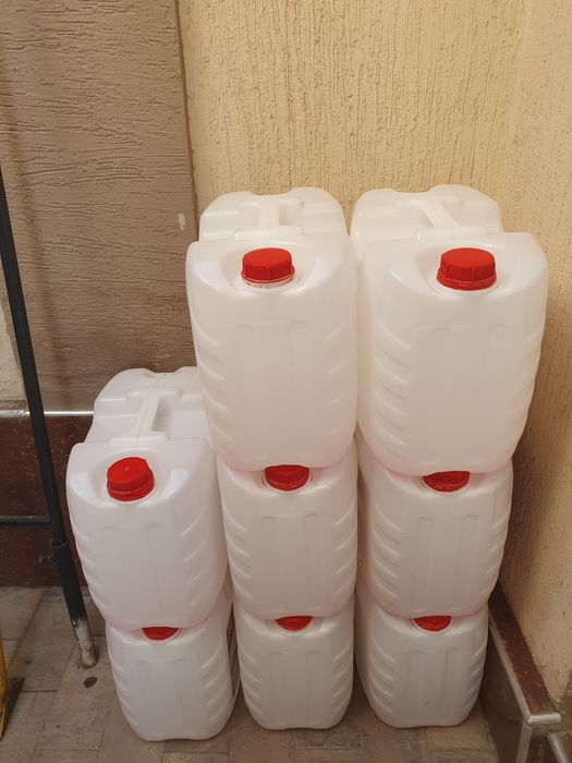 Канистры для воды 20л. пластиковые