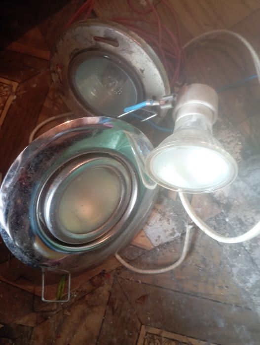 Spoturi și boxe mici