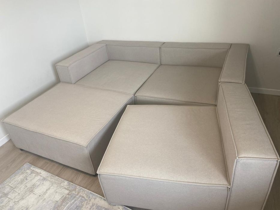 Модульный диван с подушками