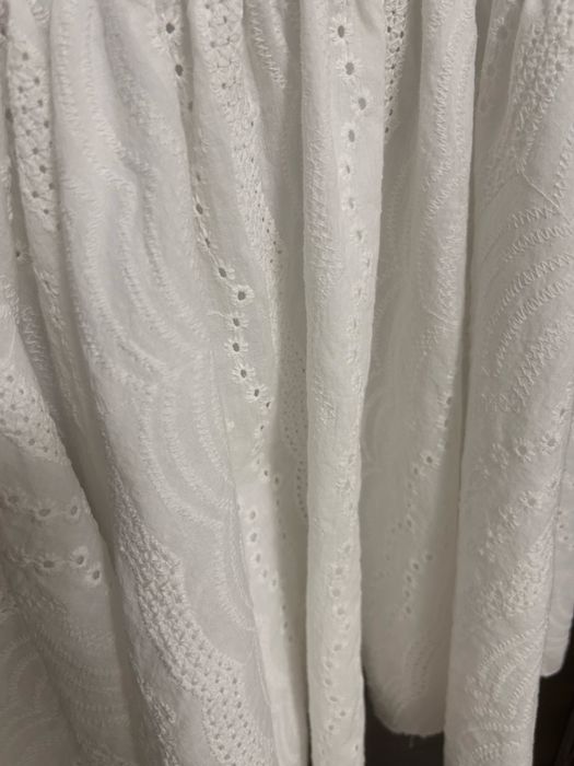 Дамска рокля в бял цвят