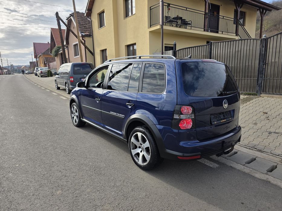 De vânzare vw touran 7locuri cross