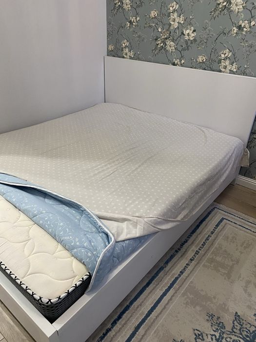Двуспальная кровать