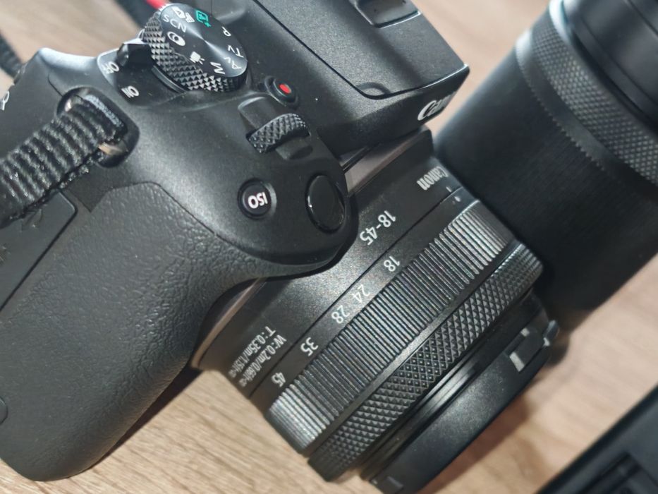 Aparat foto Mirrorless Canon EOS R50 + Obiectiv 18-45mm + 55-210mm