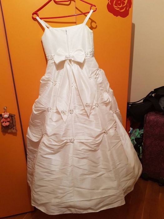 Продавам шаферска рокля за дете