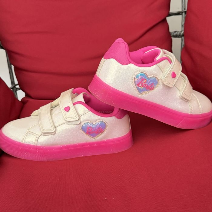 Vând Adidași Barbie mărimea 33 cu inimă luminoasă George – Stare perfectă