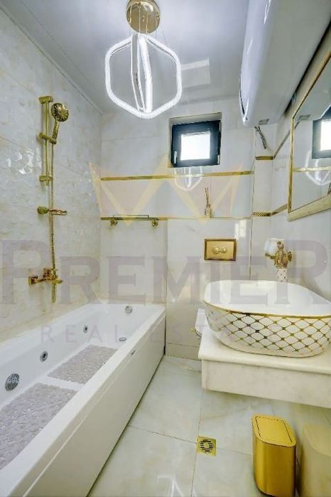 Дава се под наем Тристаен апартамент в Варна, Галата - 150 кв.м за 2500 € - Снимка #7