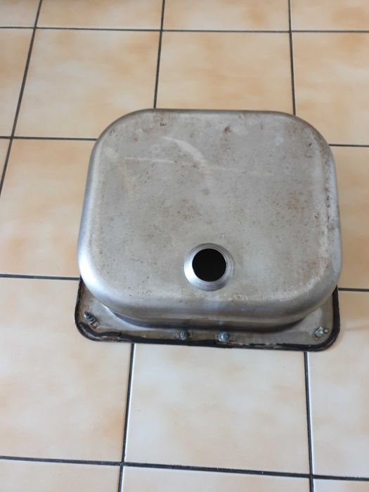 Продавам българска мивка алпака в отлично състояние  дебела здрава