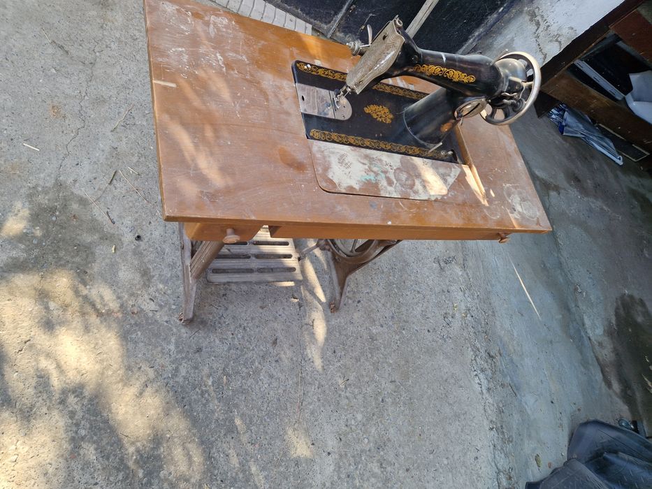 Продаю швейную машинку