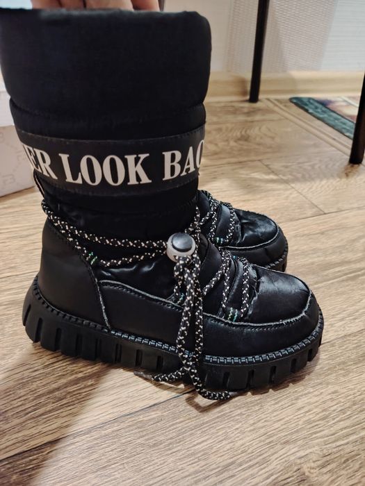 Продам зимние ботинки для девочки.