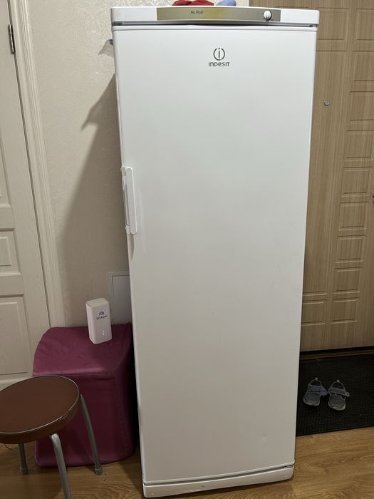 Продам морозильник indesit