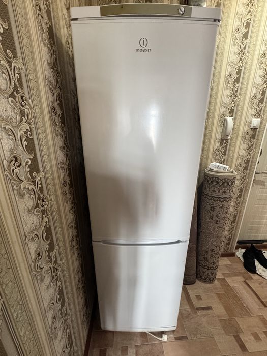Холодильник Indesit