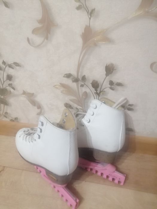 Фигурные коньки Runa Base Axel Set.  Размер 30