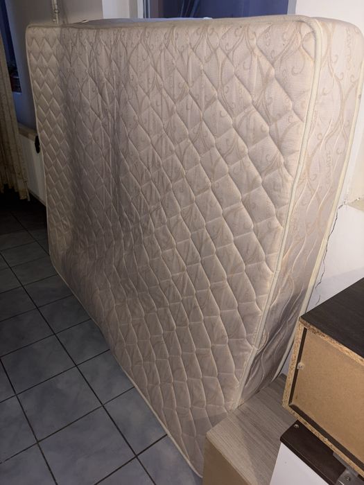Saltea second hand 160x200 folosita dat in stare ok perfecta pentru urgente situatii camping mobila pat