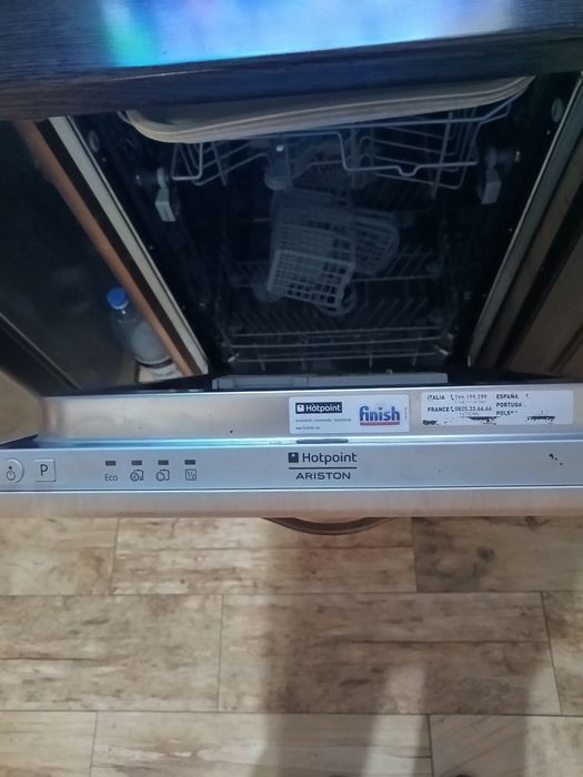 Vând mașină de spălat vase.