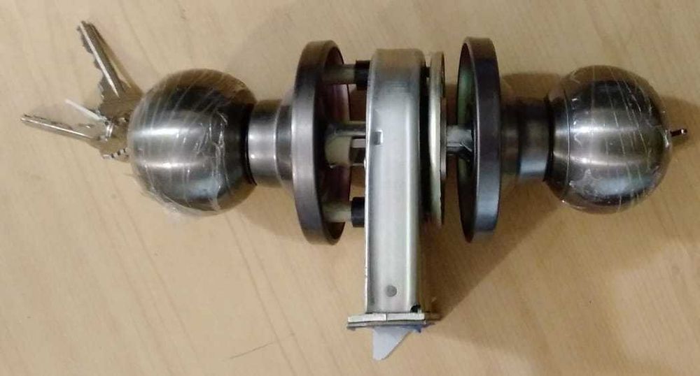 Продаётся замок дверной