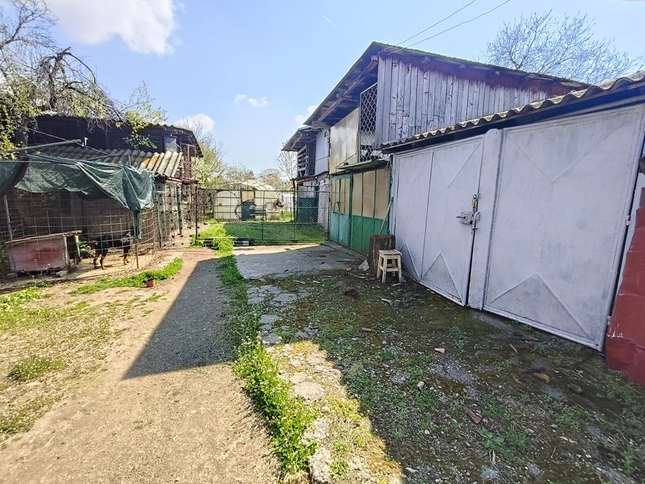 Casă de vânzare in Rosiori de Vede Teleorman  (doua case/curte de 1500mp)