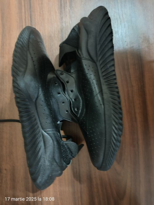 Vând adidași bărbați mărime 43