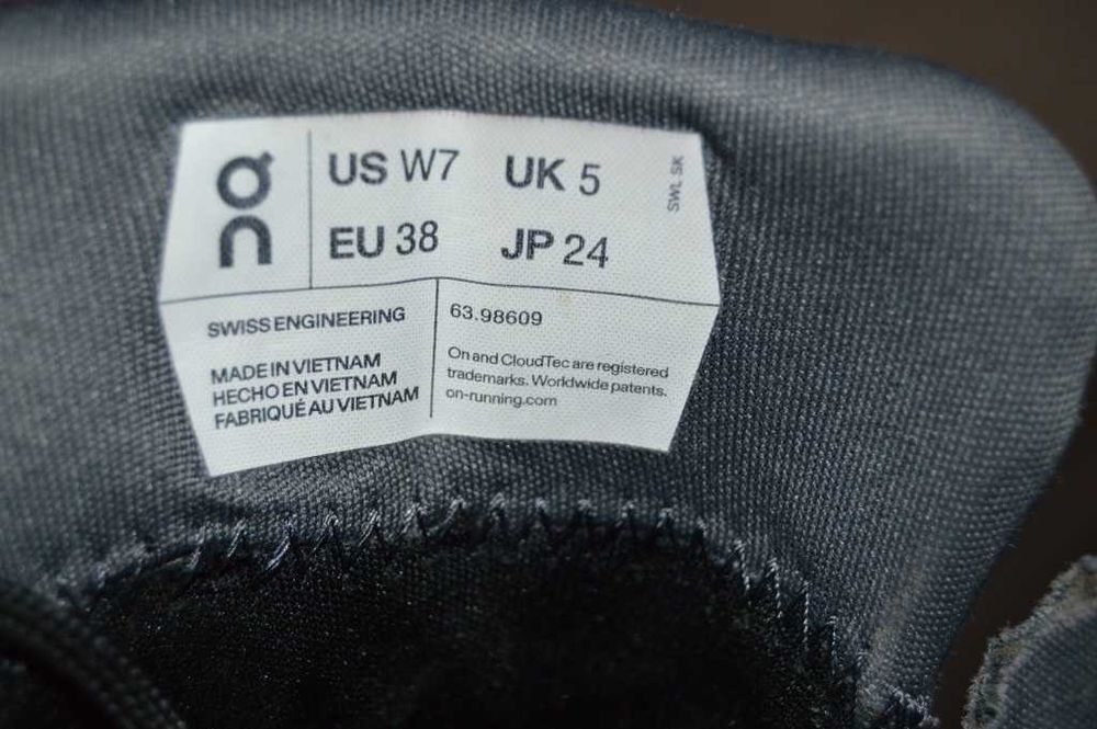 Ghete On Cloud Running Cloudflyer Waterproof Marimea 38 (24 cm)