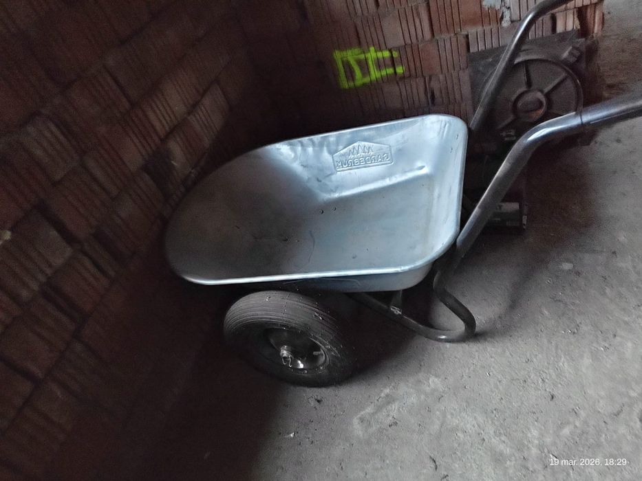 Vând roabă cu 2 roti 100 litri nouă