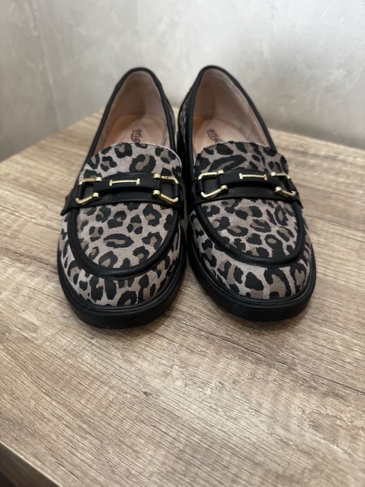 Продам лоферы 35 р в отличном сотоянии ,одевали 2 раза