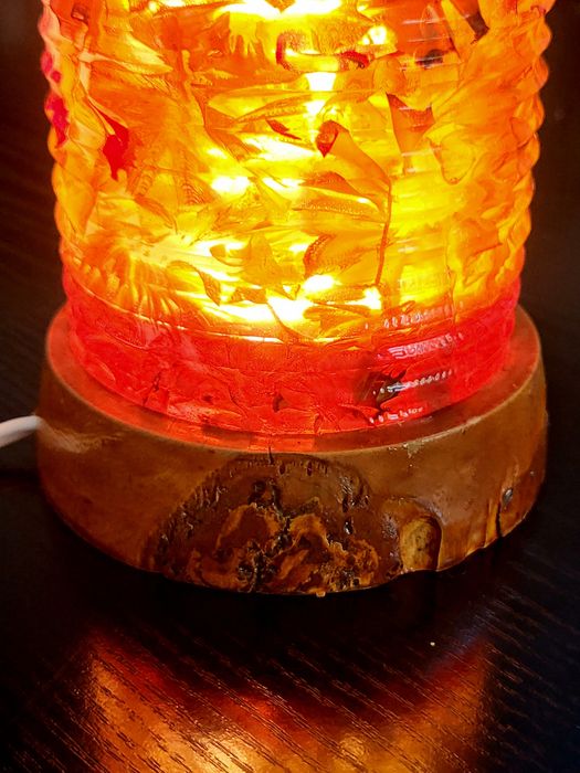 Veioza din rasina epoxidica si lemn, produs handmade