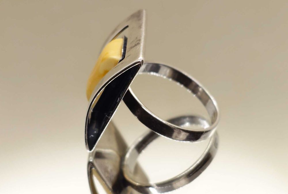 Inel Modernist de Atelier – Argint & Chihlimbar Regal