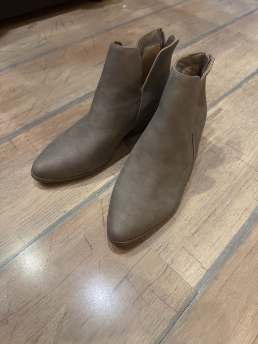 Дамски обувки.