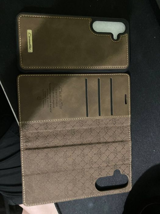 Чехол 24-25plus CaseMe с магнитами