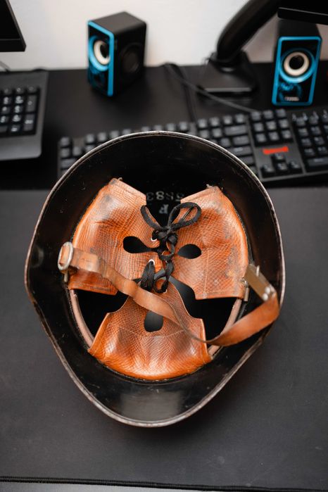 Casca veche de pompier elvețian–model metalic interbelic/WW2 1940–1960