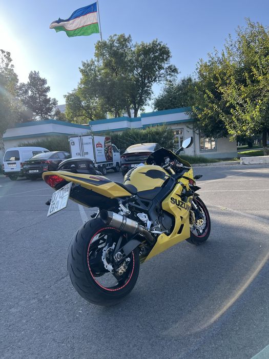 SUZUKI GSXR 600  Sotiladi speed 299/km
