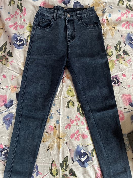 Дрехи дънки и пола