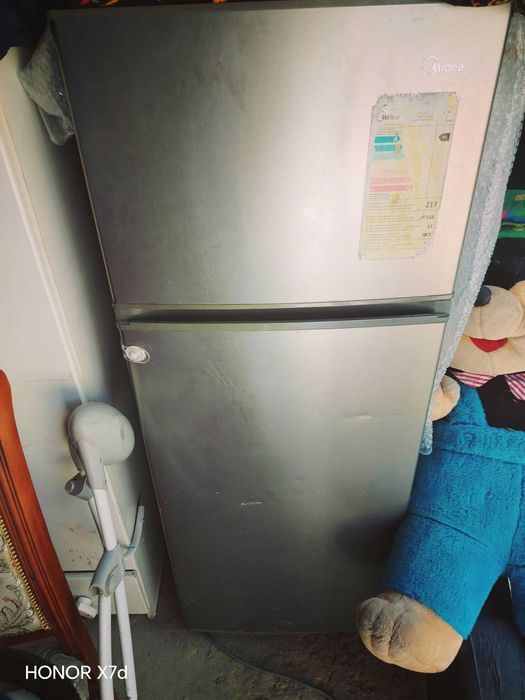 Kir moshina va holodilnik