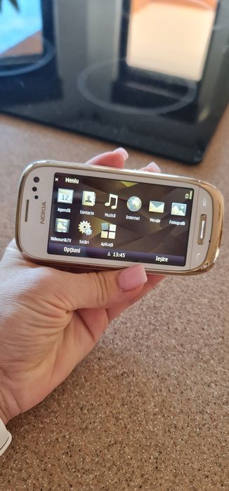 Nokia Oro, ediție limitată, placat cu aur 18K