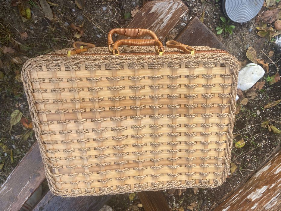 Ръчно плетен куфар от дърво за пикник