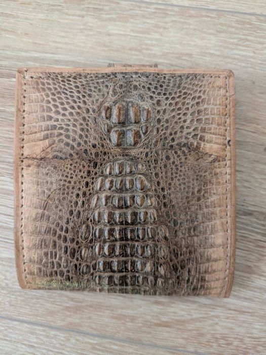 vand portofel barbatesc si de dama original din piele de crocodil (crocodil intreg, nu imprimeu)