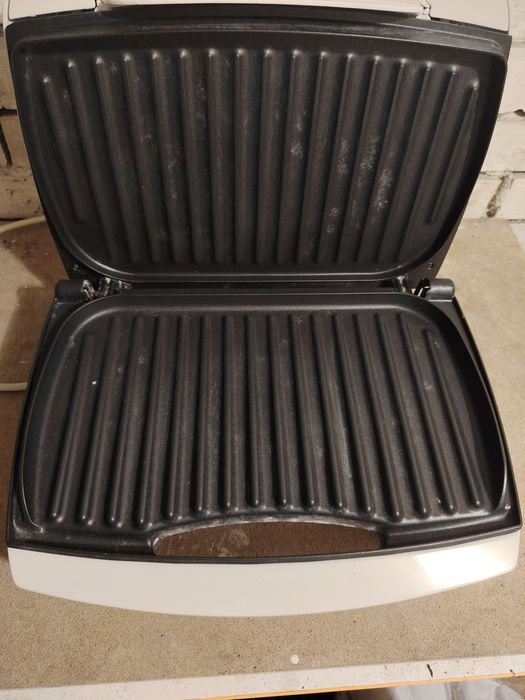 Vând grill, Sandwich
