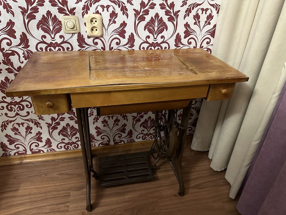 Швейная машинка Zinger