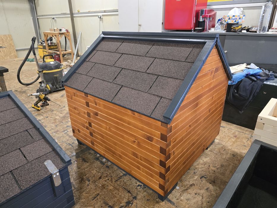 Cusca caine, lemn masiv, stilizata