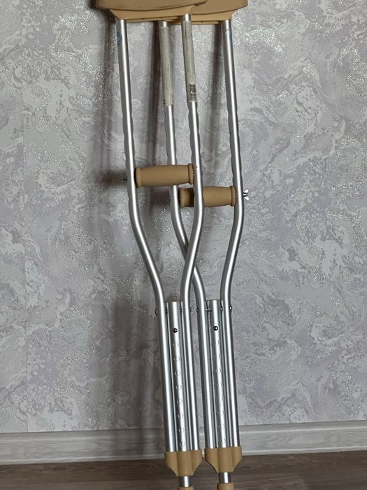 Продам детские костыли