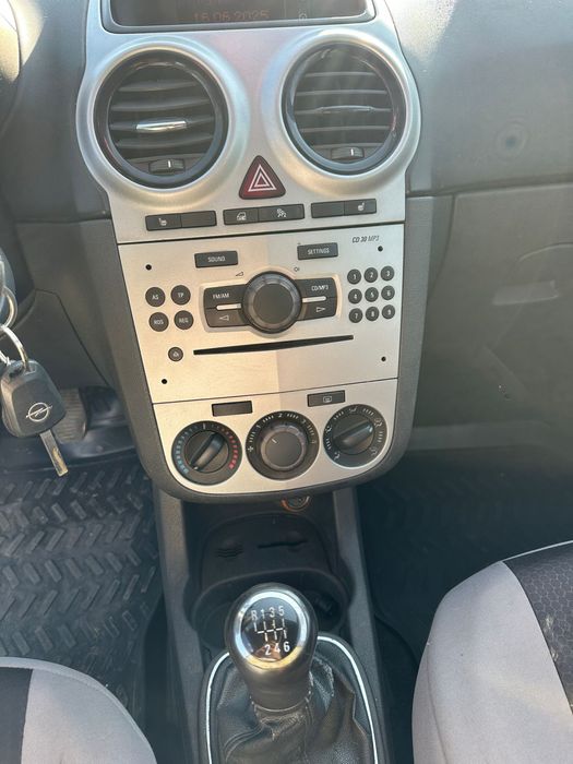 Vând opel corsa.