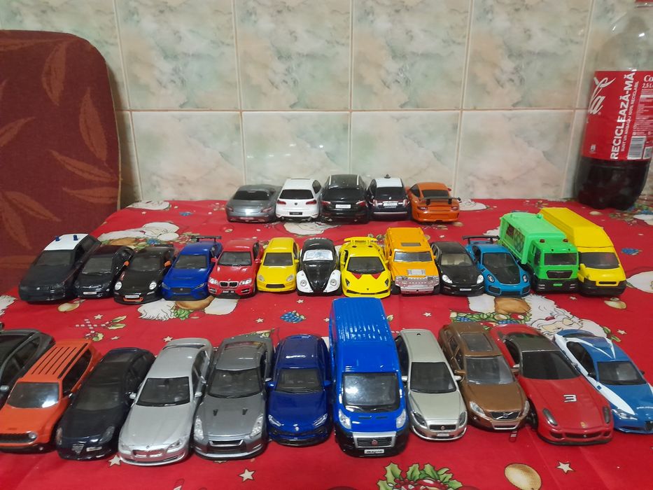 vând mașinuțe pentru copii, majoritatea sunt nou nouțe