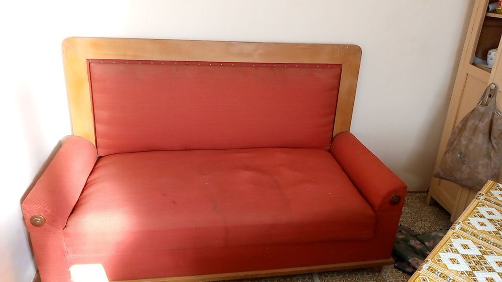 Yumshoq mebel sotiladi.